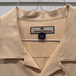 Tommy Bahama Yellow Silk short sleeve men’s XL Shirt, Chairman of the Board.